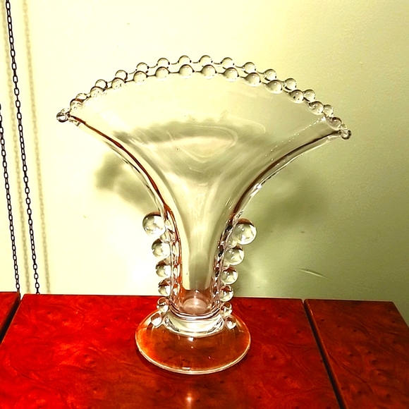 9" Candlewick Retro Fan Vase - Very Cool Perfect Condition - Picture 3 of 4